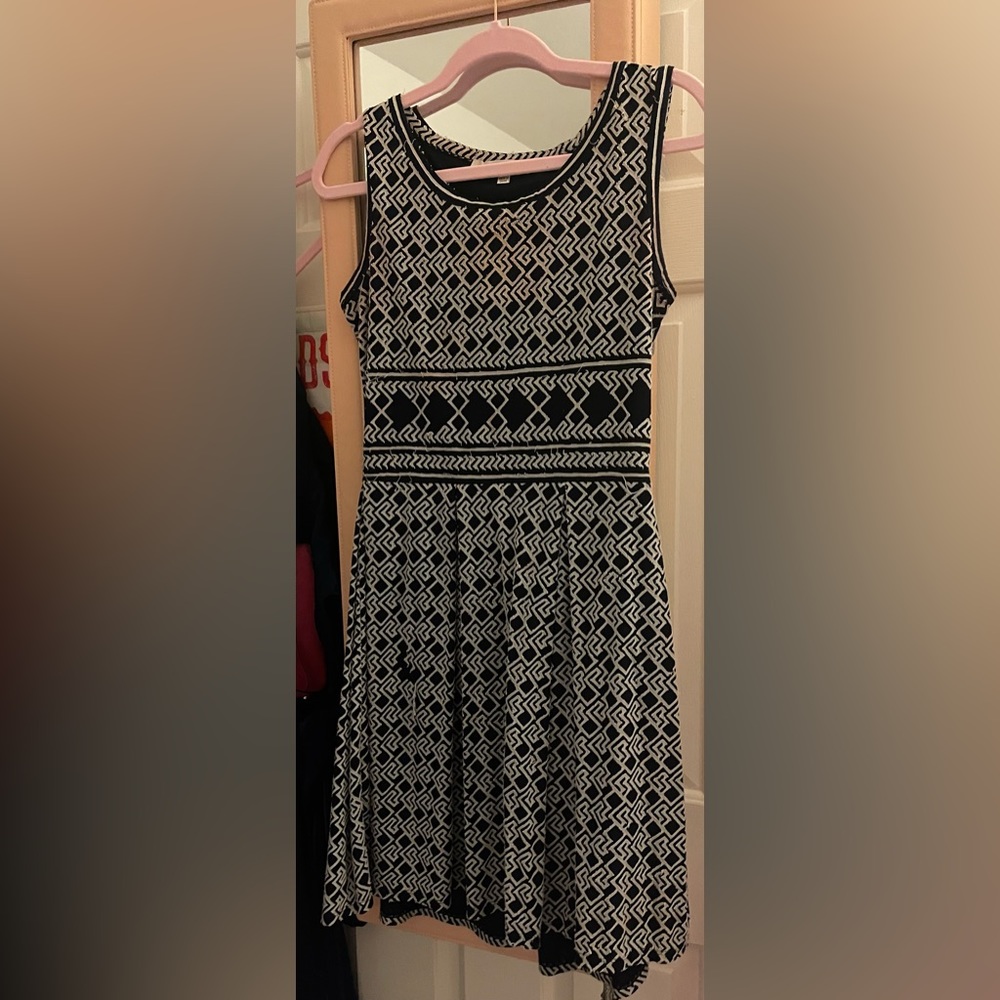 Beautiful navy blue and white geometric Max Studio Dress, extra small size dress
